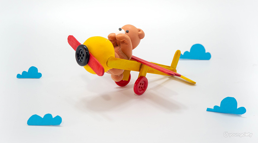 เครื่องบินจากไม้ไอติม ที่เป็นได้ทั้งของเล่น และของตั้งโชว์